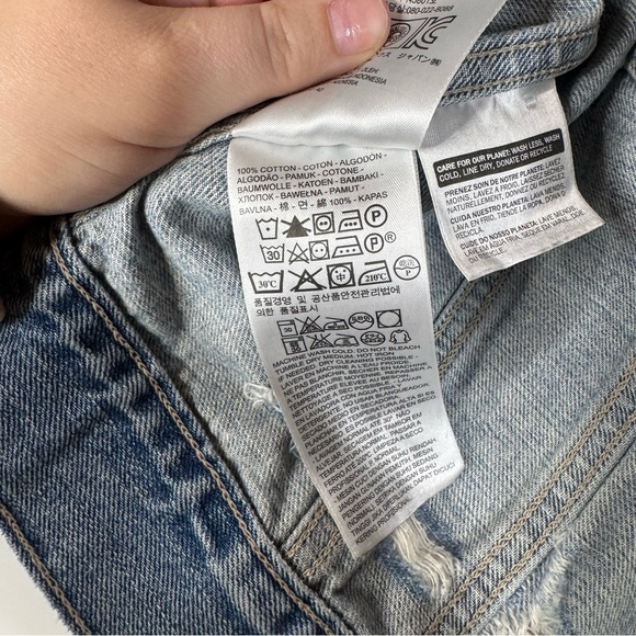 Levi’s Distressed Denim Vest Size Xsmall - Picture 4 of 4